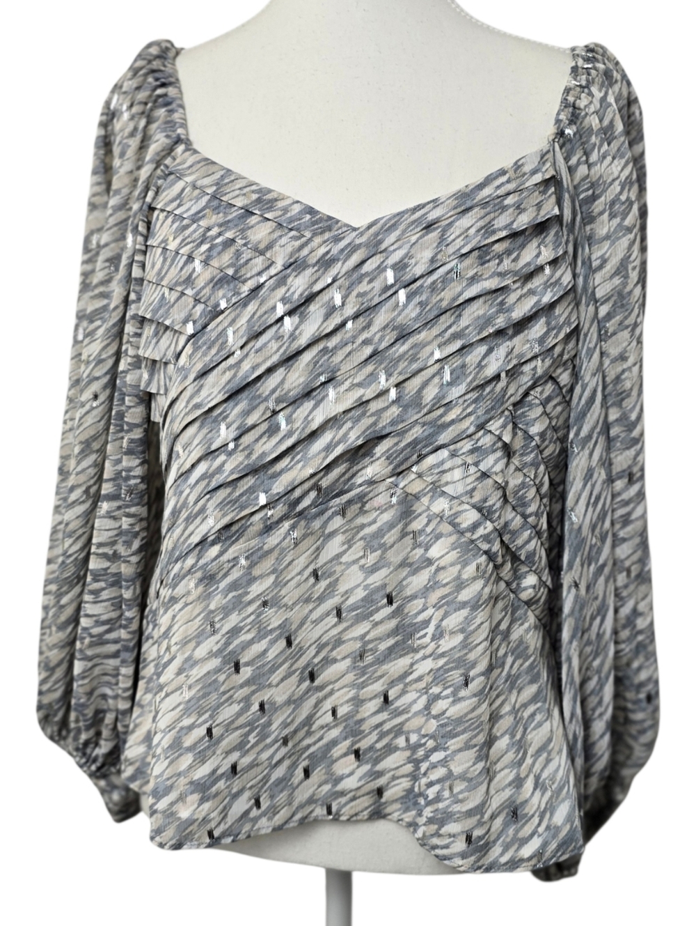 Halogen Gray Silver Metallic Long Sleeve Blouse Sz M Officewear Neutral Holidays
